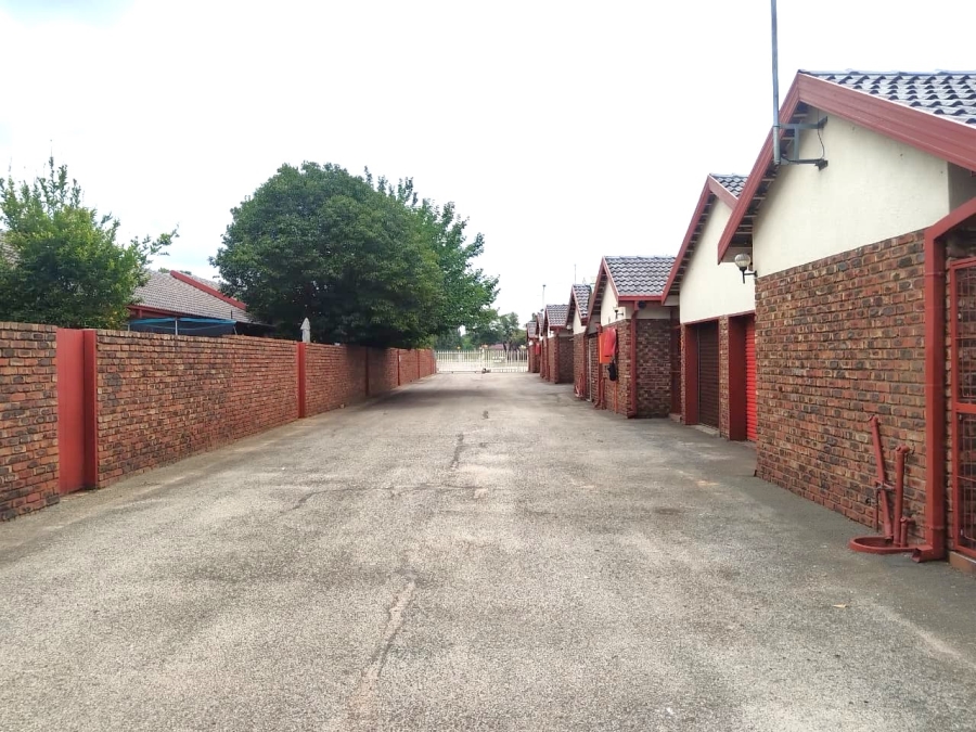 2 Bedroom Property for Sale in Kannoniers Park North West